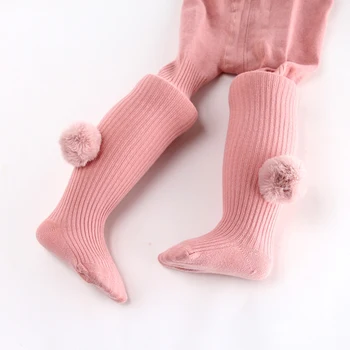 Žavinga pompom dizaino naujagimiui pėdkelnės minkštas kvėpuojantis bamblys mergaičių pėdkelnės vaikams gyvulių kelnes Babysocken 0-8Yrs