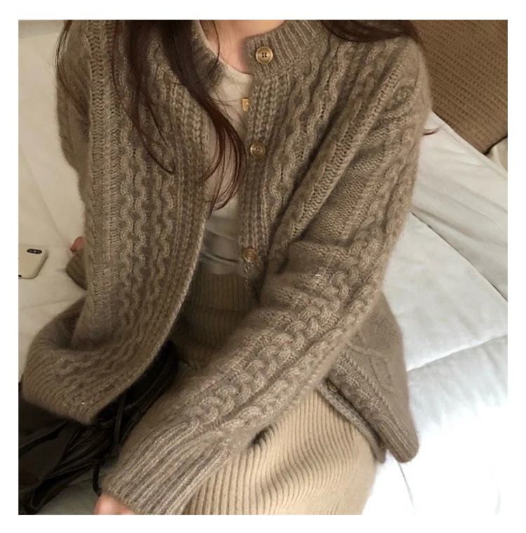 Rudenį, žiemą naujas stilius kašmyro megztinis megztinis moterims prarasti tingus o-kaklo pasukti susagstomi megztiniai megzti striukė