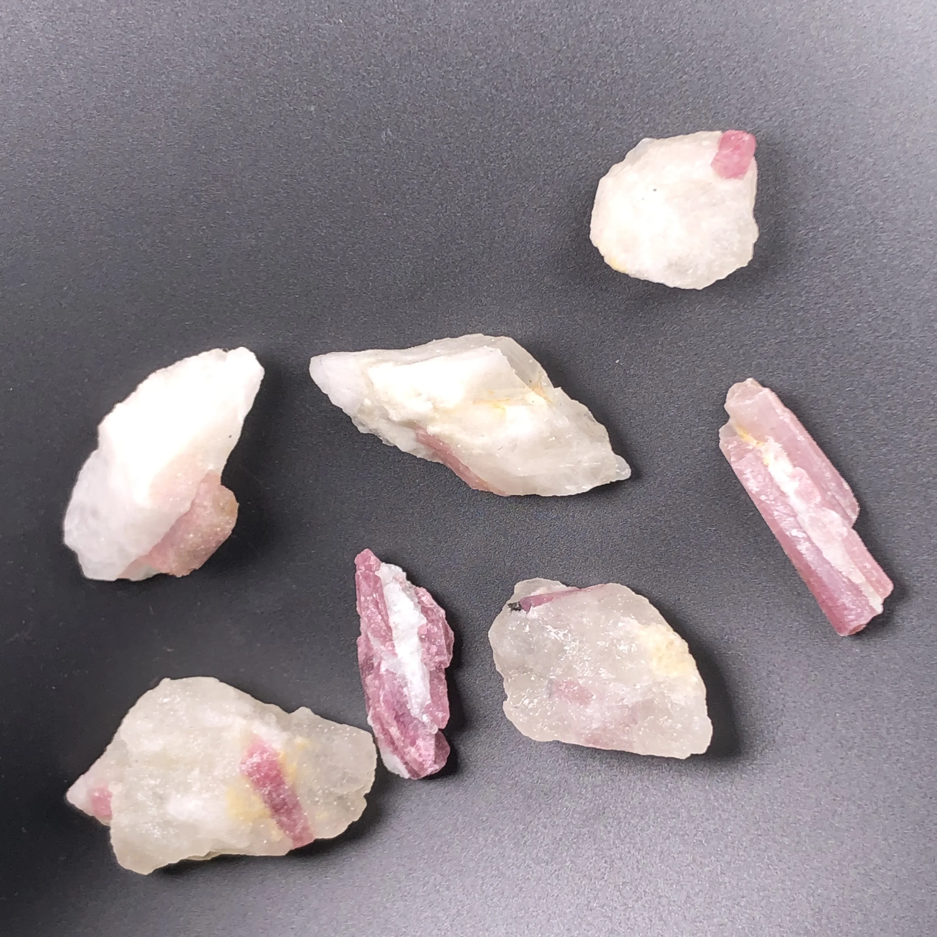 7pcs Gražus Natūralus Rožinis Turmalinas Mineralinių Kristalų Asociacijos Šiurkštus Akmens Pavyzdys Crystal Rock Akmenys Originalus) Mineraliniai